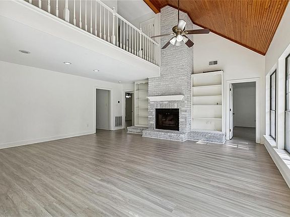 5th image of 245 Leah Dr