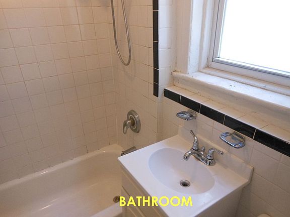 5th image of 443 Lincoln Pl APT 2R