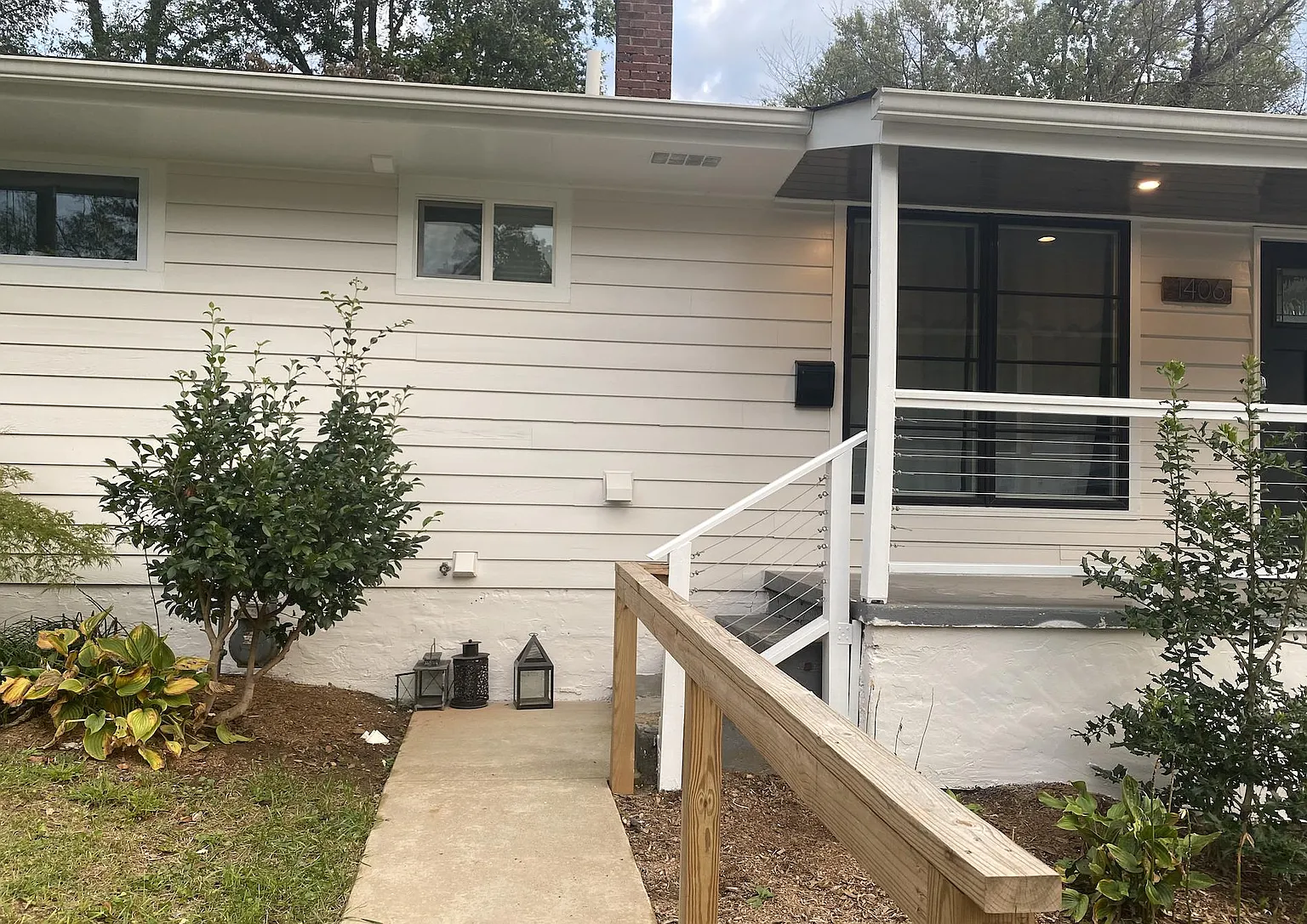 1406 Baker St photo 1