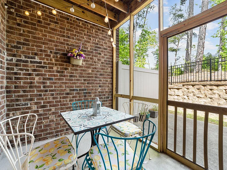 329 Castle Rock Ln — Photo 28