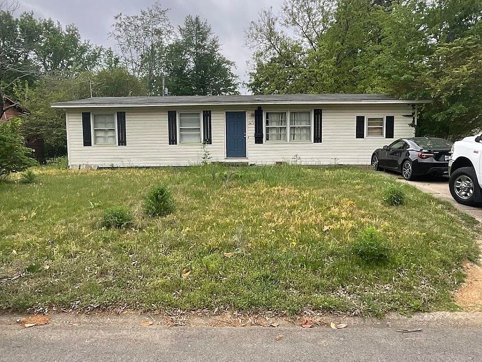 1st image of 2413 Parkwood Dr