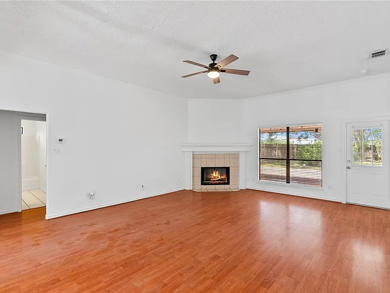 6234 Jessica Dr — Photo 5