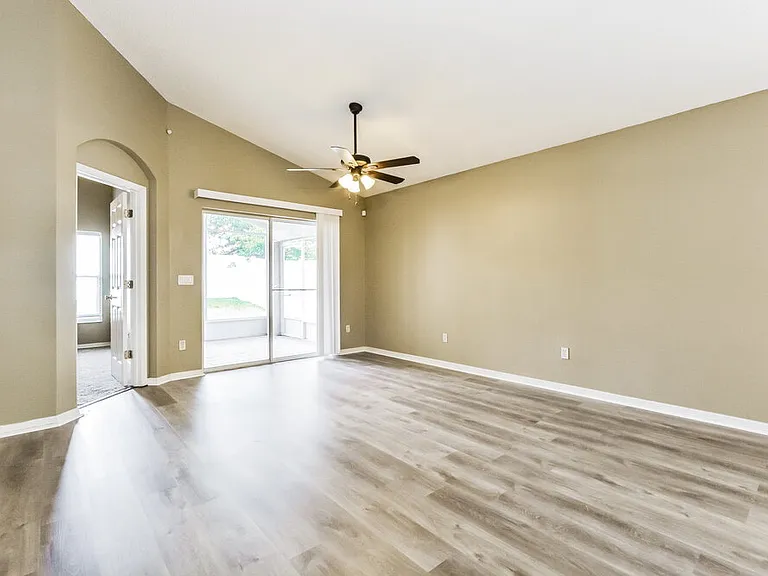 2113 Carpathian Dr — Photo 7