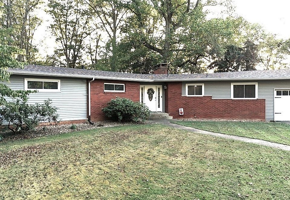 1st image of 14 Foxhill Dr