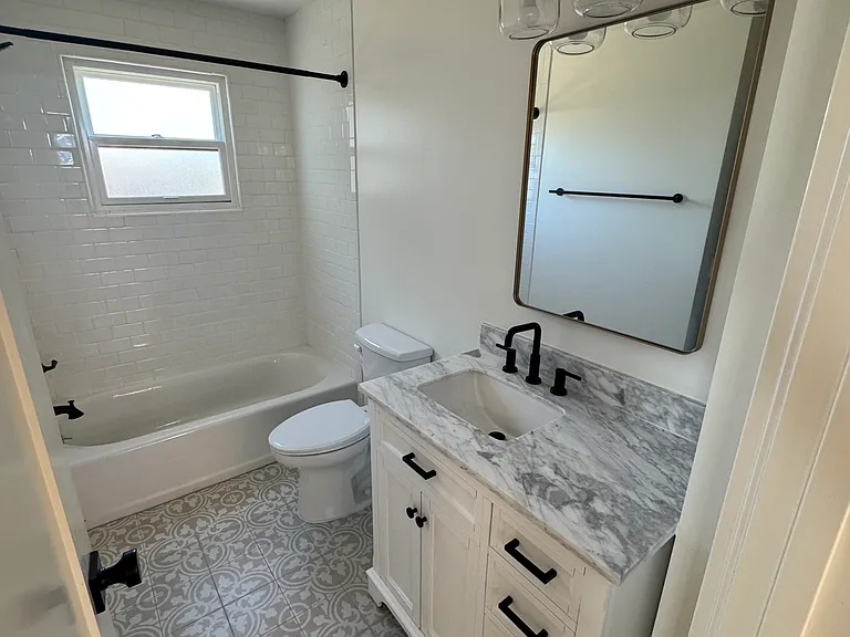 1327 Cacique St #A — Photo 3