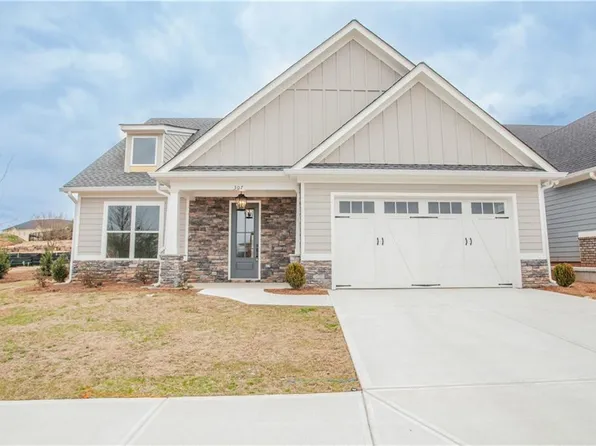 307 Maple View Dr, Carrollton, GA 30117