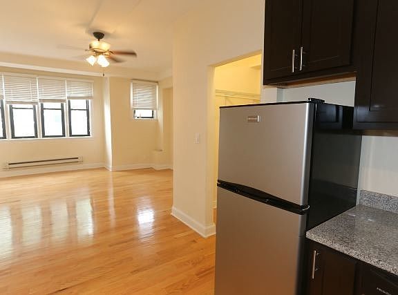 4th image of 4737 N Hermitage Ave #D701