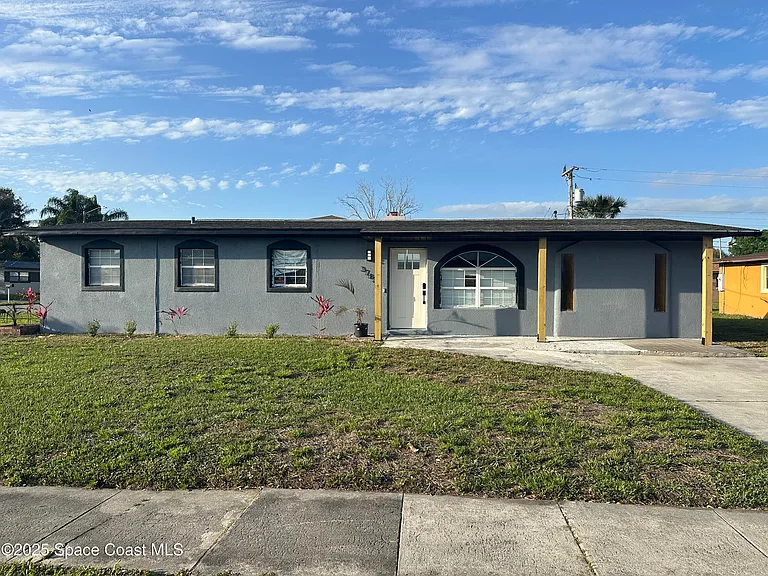 3782 Catalina Dr — Photo 1