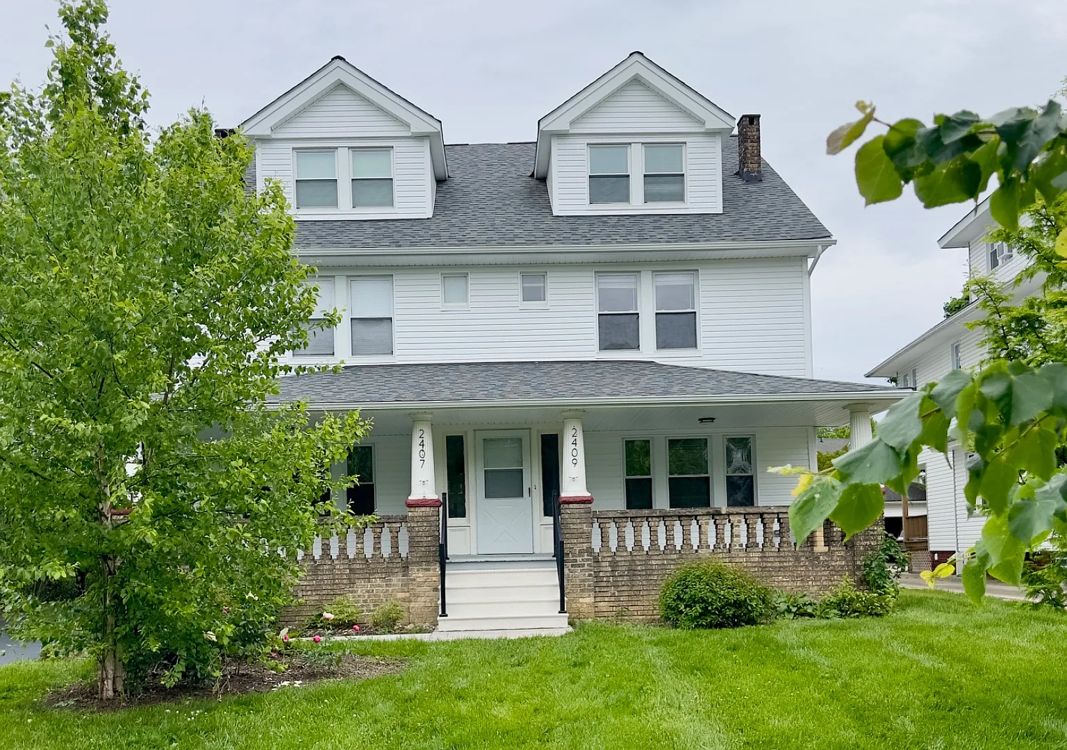 2407 Woodmere Dr - 2409 — Photo 4