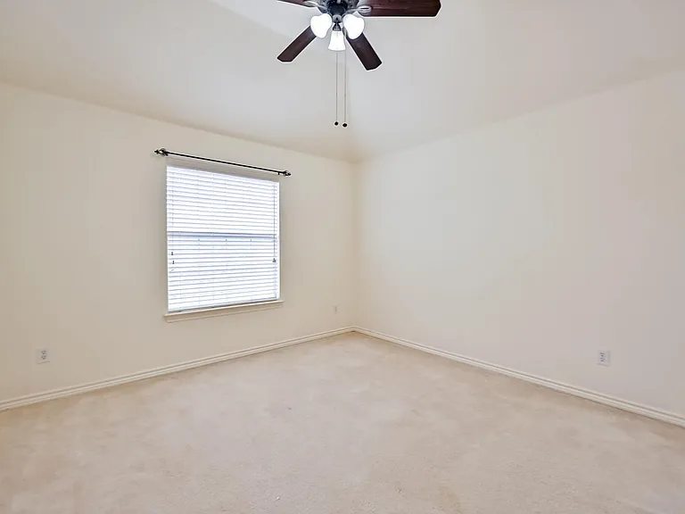 2716 Eastland Dr — Photo 34