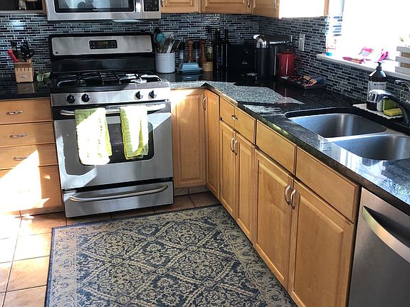 5th image of 1261 Cavell Ave