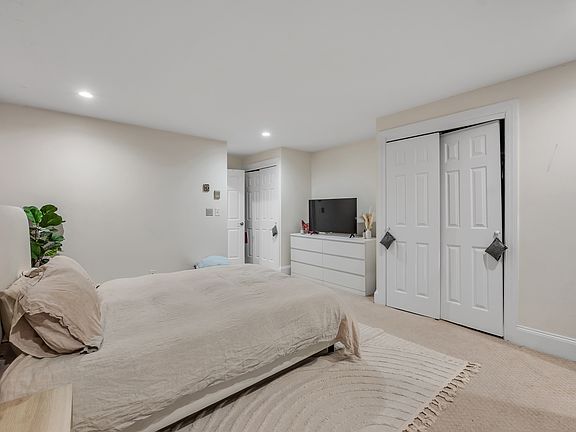 5th image of 103 Beacon St APT 2
