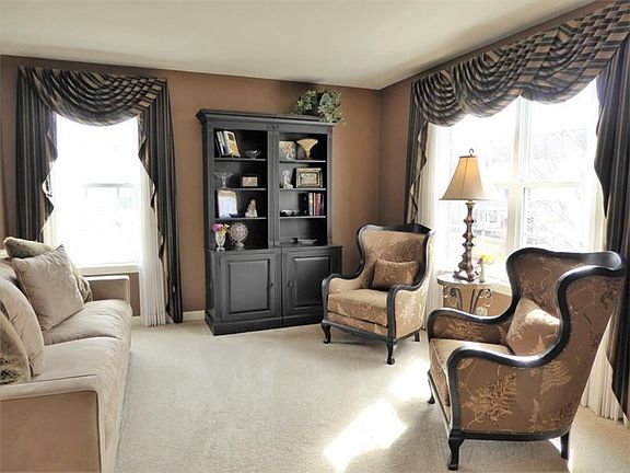 3rd image of 1025 S Lake Dr