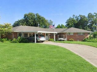 939 N 3rd St, Ponca City, OK 74601