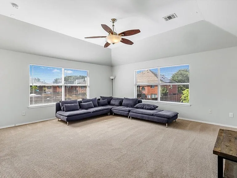 1121 London Dr — Photo 40