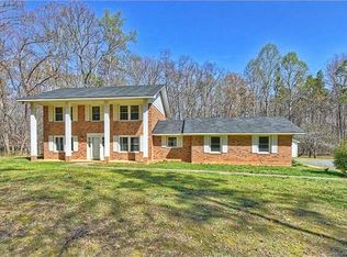 328 Raintree Dr, Matthews, NC 28104