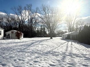 Vacant E Maple Rd, Troy, MI 48083