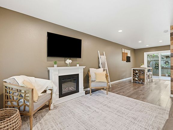 3rd image of 2561 Fountainhead Dr