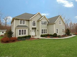 12 Hoseye Coach Rd, Sandy Hook, CT 06482