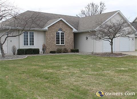 Vinyl & Brick exterior
