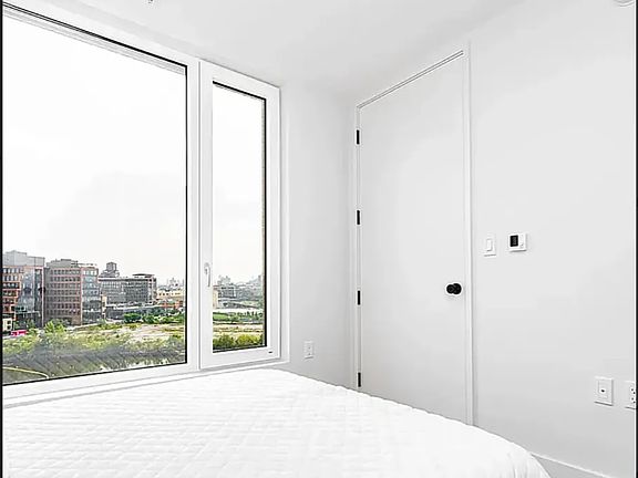4th image of 85 Quay St #709A