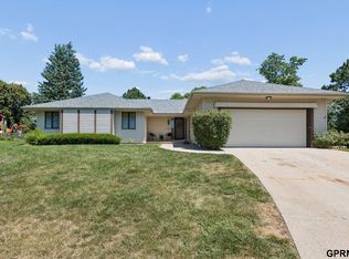 4952 Dumfries Cir, Omaha, NE 68157