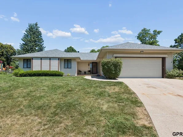 4952 Dumfries Cir, Omaha, NE 68157