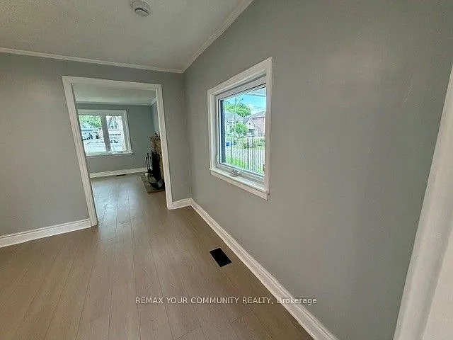 220 Ruggles Ave — Photo 6