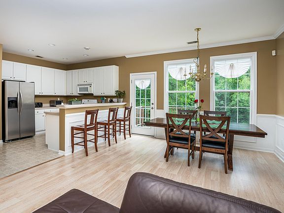 5th image of 2878 Woodland Park Dr