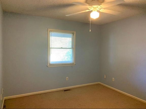 2nd image of 216 NE 50th St