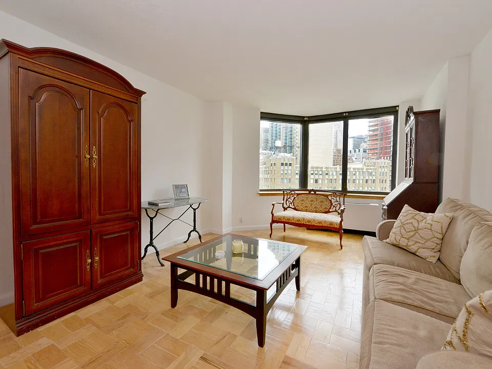 415 E 37th St #14K