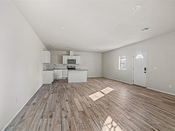 2nd image of 1401 E Woodson St