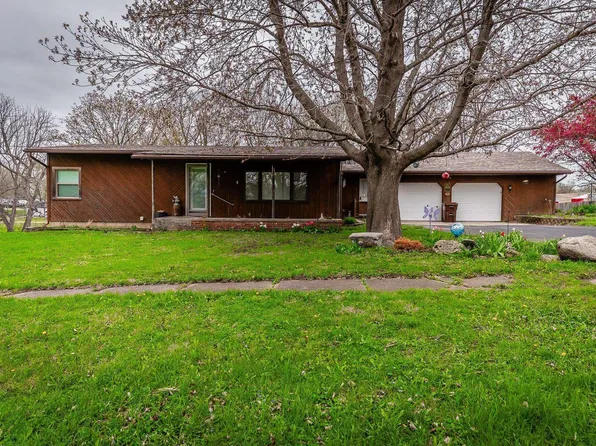 312 S Main St, Montour, IA 50173