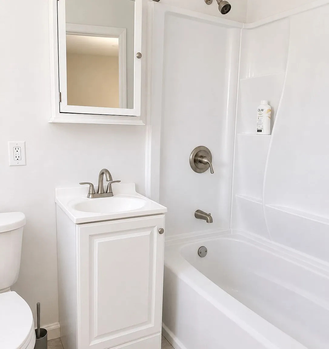 3 bed, 850 sqft, $2,050 — Photo 3
