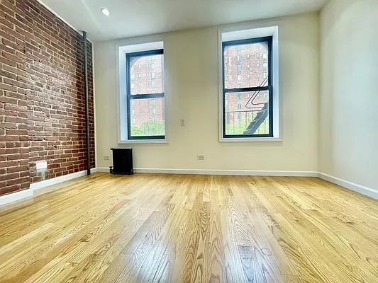 Rented by HOLTON REAL ESTATE INC. | media 18