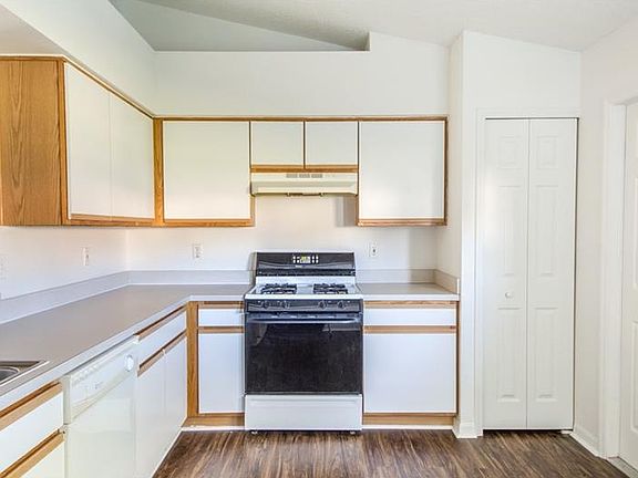 3rd image of 12108 Goldenstar Ln