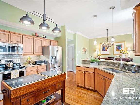 5th image of 4 Yacht Club Dr APT 54