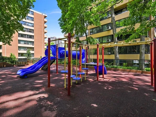 166-41 Powells Cove Boulevard image 28 of 32