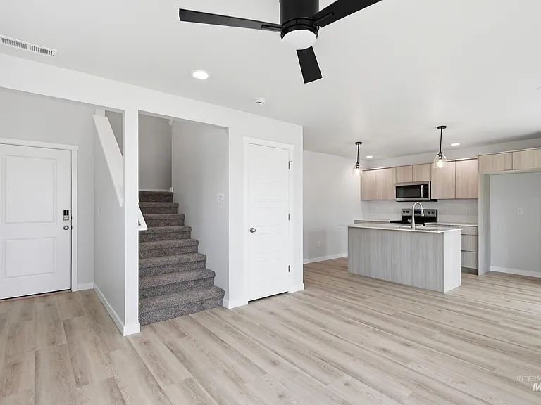 10770 Rutland St — Photo 8
