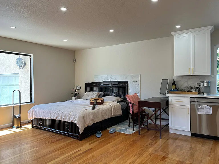 Palm Ave — Photo 3
