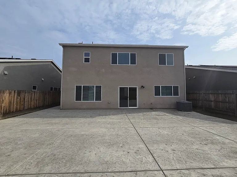 2320 S Claremont Ave — Photo 54