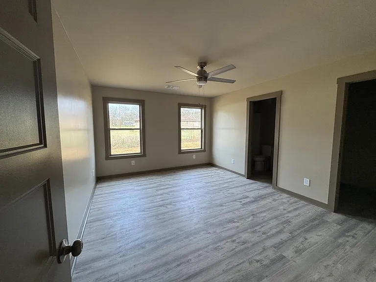 118 Dobbins Cir — Photo 8