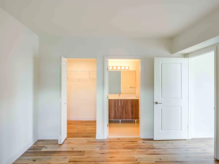 Riverview One Apartments — Photo 8