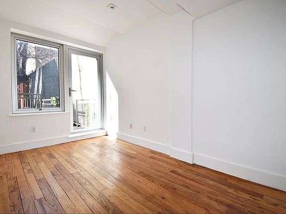 4th image of 168 Meserole St APT 1A