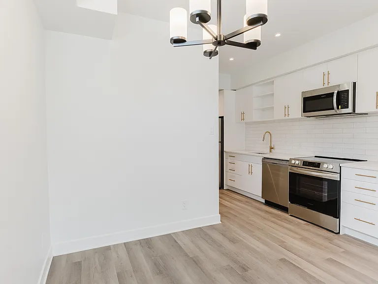 845 Champlain St — Photo 27