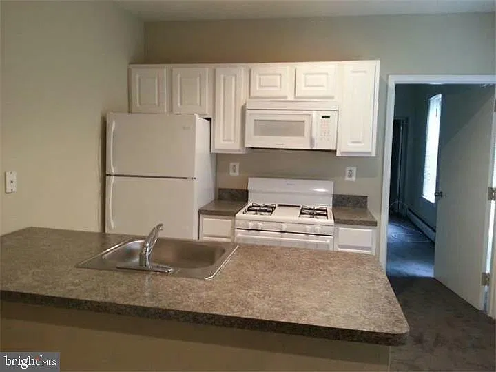 2 bed, 1.5 bath, 1059 sqft, $1,950 — Photo 4
