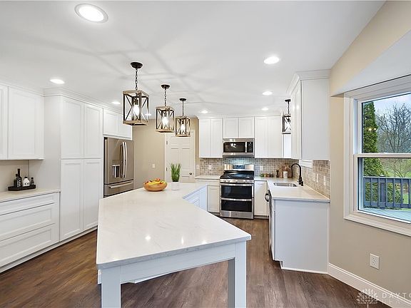 3rd image of 7207 Stonebrook Ct