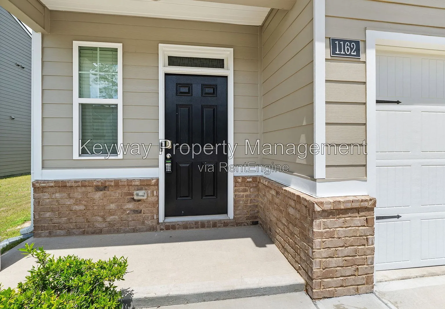 3 bed, 2.0 bath, 1376 sqft, $1,730 — Photo 2