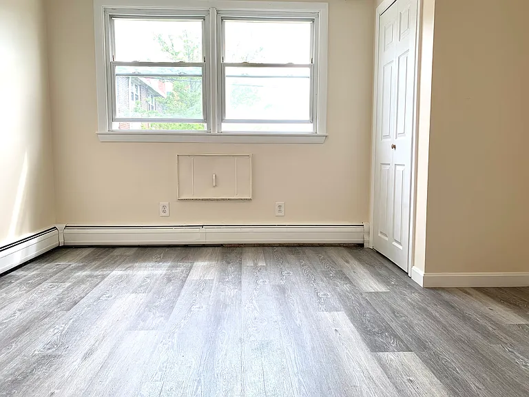 29 Woodbine St #7 — Photo 13