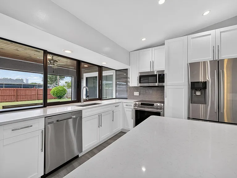 825 SE Starflower Ave — Photo 11
